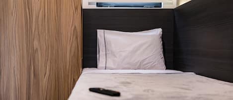 1 bedroom, desk, travel cot, WiFi