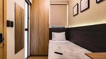 1 bedroom, desk, travel crib, WiFi