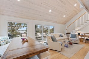 Smart-tv och eldstad