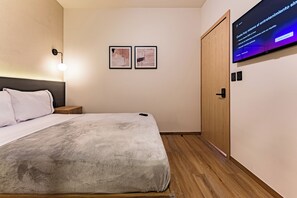 1 bedroom, desk, travel cot, WiFi