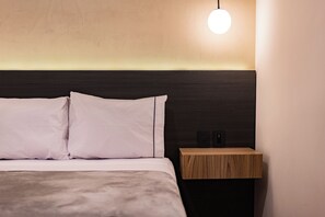 1 slaapkamer, een bureau, reisbedje, wifi