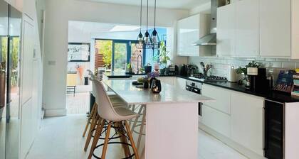 Townhouse by Notting Hill - Sleeps5/petsok/tv/wifi