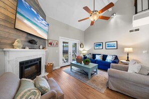 Télévision, cheminée