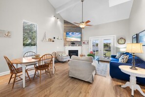 TV, fireplace