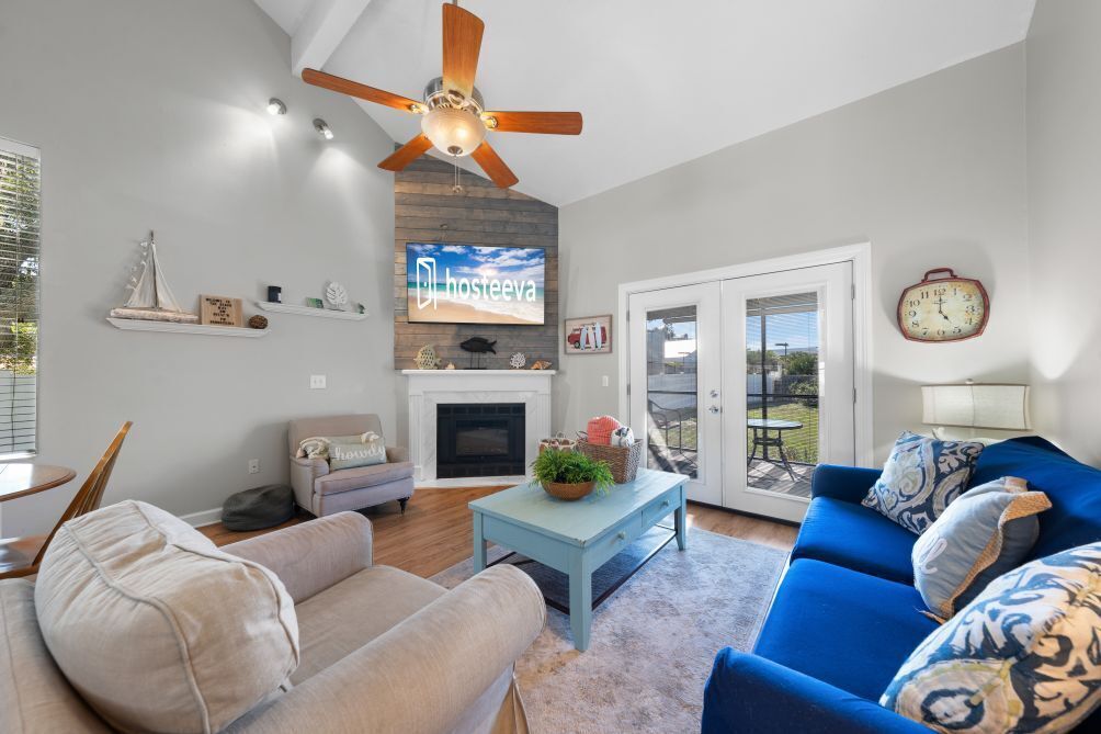 TV, fireplace