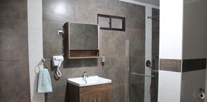 Hair dryer, towels, soap, toilet paper - Hostal Cristina, Central Caldera, Disegni 11 (Caldera)