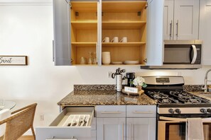 Microwave, oven, stovetop, dishwasher - DISCOUNTED Cozy 2-Bedroom condo with WiFi, AC urban oasis/FREE Parking  (Washington)