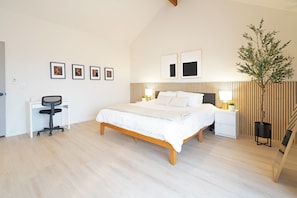 3 bedrooms, iron/ironing board, WiFi, bed sheets - Stunning Sunrise to Sunset Views! One Acre Property (Page)