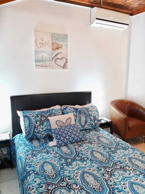 1 chambre, fer et planche à repasser, Wi-Fi gratuit, draps fournis