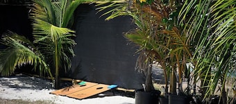 Stylish Island Stay| Private Patio + A/C + Wine