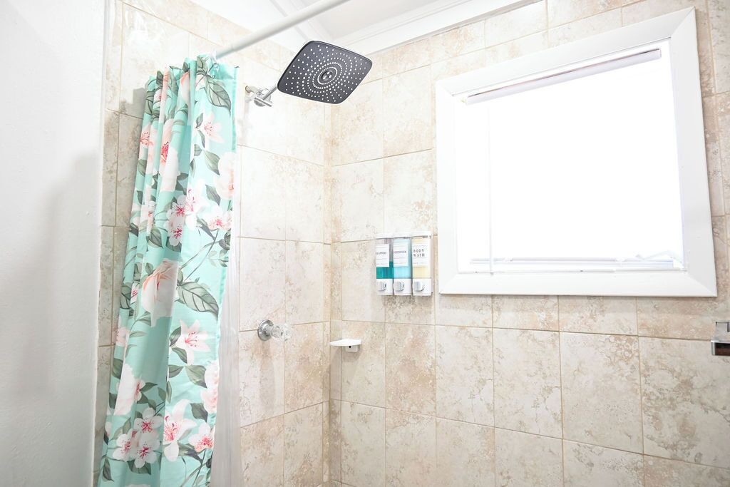 Doccia, asciugacapelli, asciugamani, sapone