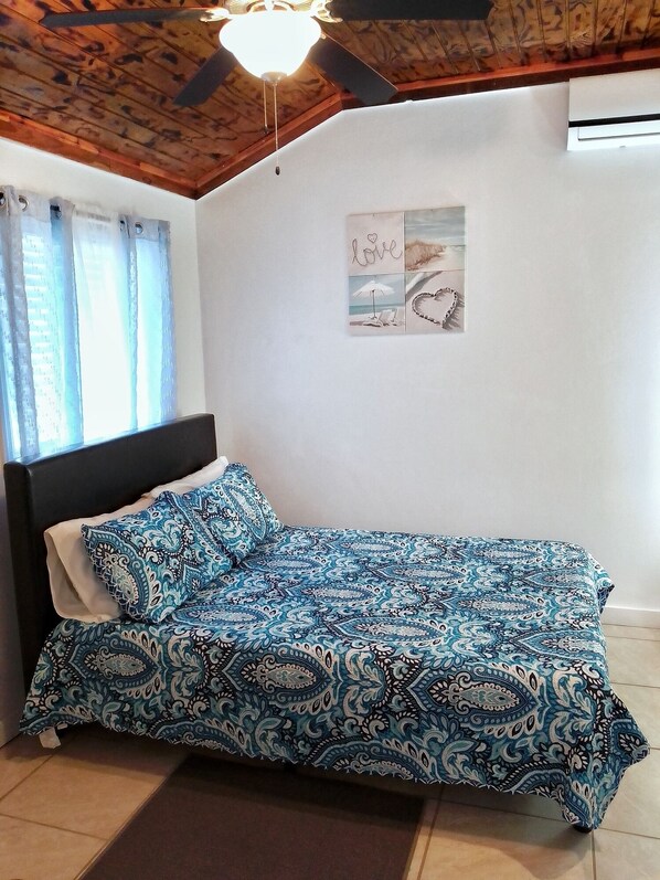 1 chambre, fer et planche à repasser, Wi-Fi gratuit, draps fournis