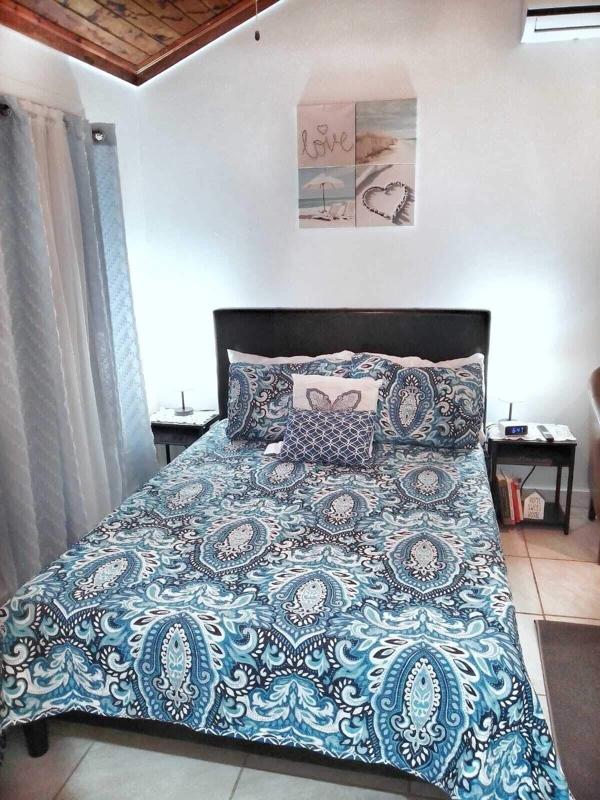 1 habitación, tabla de planchar con plancha, wifi gratis y ropa de cama 