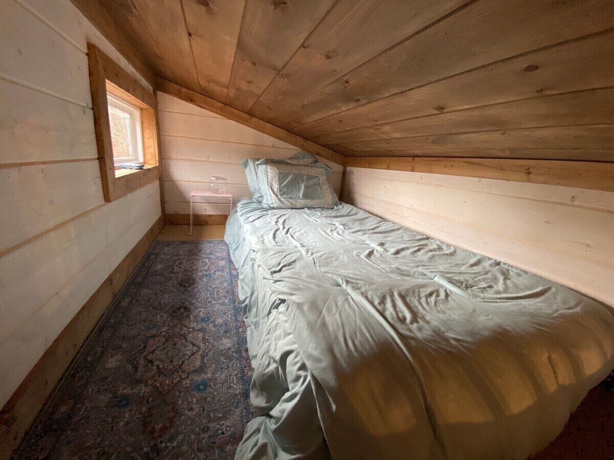 2 bedrooms, iron/ironing board, WiFi (surcharge), bed sheets