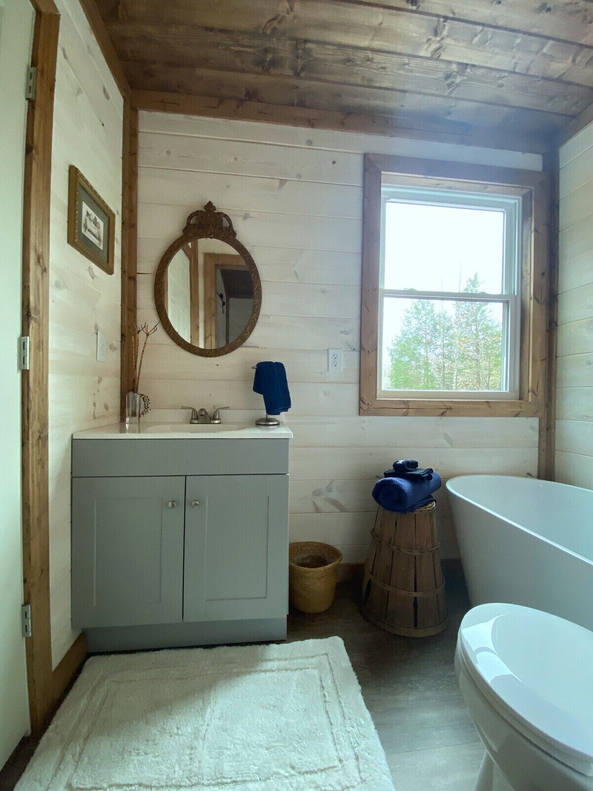 Shower, hair dryer, towels, shampoo