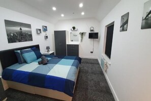 3 bedrooms, free WiFi, bed sheets - 3 Bedrooms Apartments Near Town Center (Cardiff)