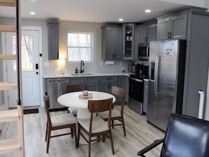 Refrigerador, microondas, horno, placa de cocina
