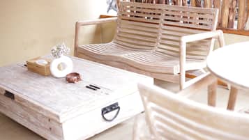 Coin salon dans le hall