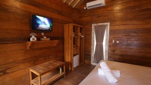 デラックス ダブルまたはツインルーム クイーンベッド 1 台 バルコニー プールビュー