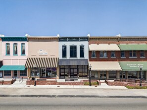 المنشأة من الخارج