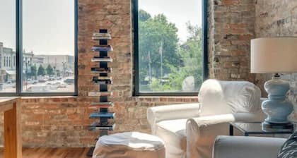 LOFT DE LUJO DE 2 HAB/2 BAÑOS EN LA HISTÓRICA PLAZA DE FAYETTEVILLE