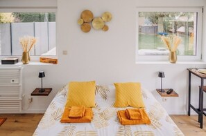 1 bedroom, WiFi, bed sheets