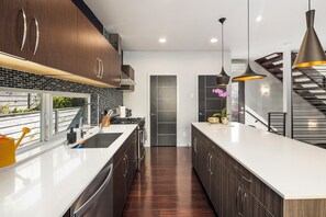 Fridge, microwave, oven, stovetop - Charming house with 3 bedrooms and 3.5 bathrooms in the heart of Seattle. (Seattle)