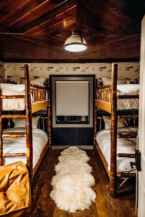 3 bedrooms, iron/ironing board, WiFi