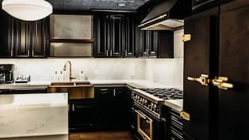 Dishwasher, coffee/tea maker, cookware/dishes/utensils, dining tables