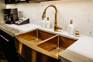 Dishwasher, coffee/tea maker, cookware/dishes/utensils, dining tables - The Grande Suite - Bootleggers Lodge on Lake Nokomis (Tomahawk)