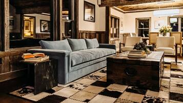 Una televisión, un reproductor estéreo