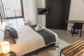 3 室のベッドルーム、デスク、アイロン / アイロン台、WiFi