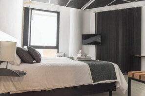 3 bedrooms, desk, iron/ironing board, WiFi