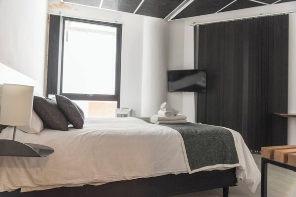 3 bedrooms, desk, iron/ironing board, WiFi