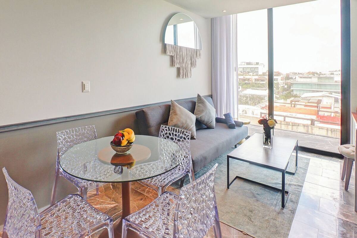 Apartment, Balcony, City View | Ruang tamu | TV Pintar 