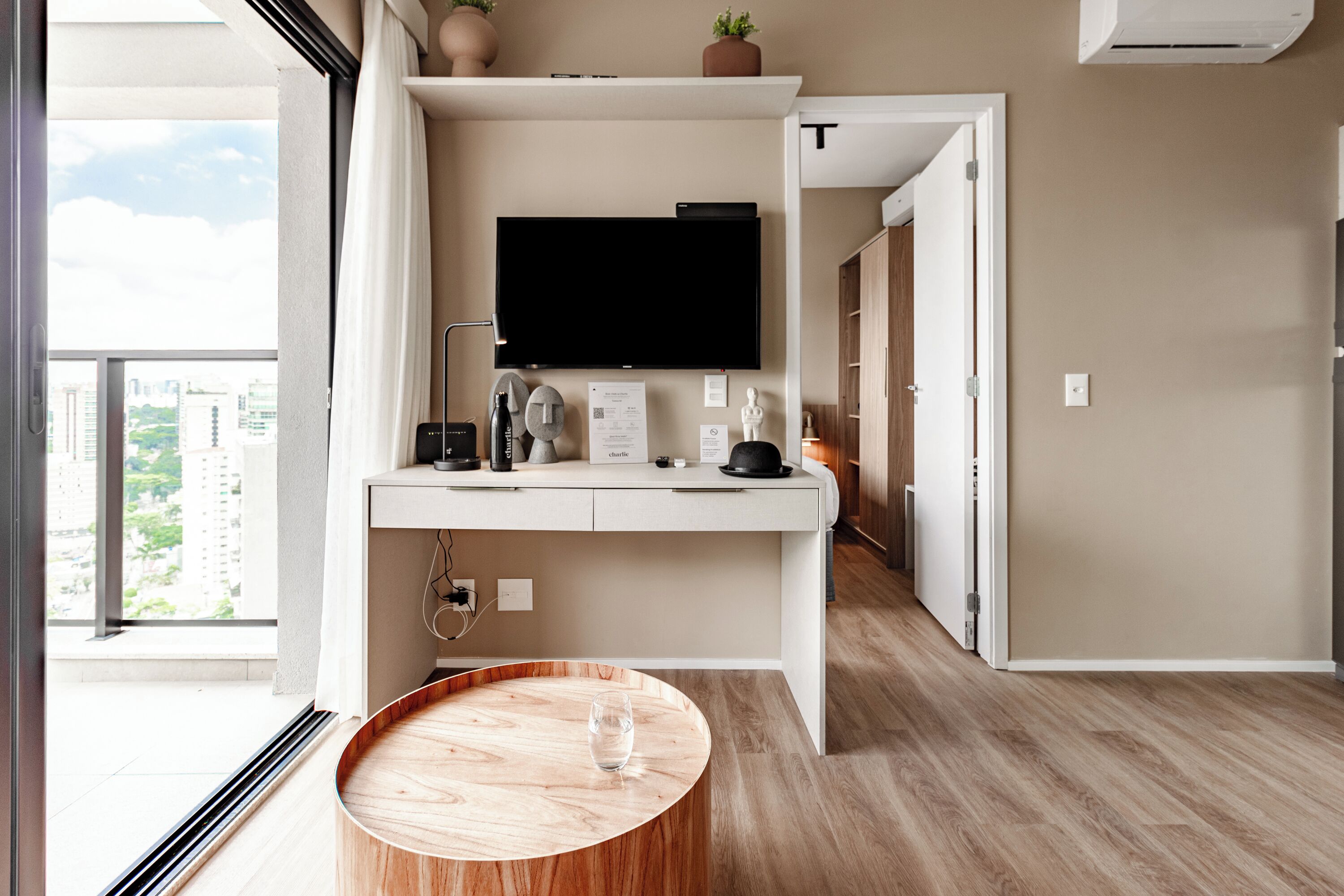 Apto 1 Dorm Casal | Sala de estar | Smart TV 40 polegadas com canais digitais