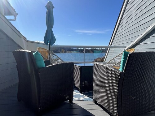 Pacific Shores - 2 Bdrm Oceanfront Unit with deck