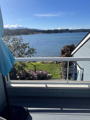 Property grounds - Pacific Shores - 2 Bdrm Oceanfront Unit with deck (Nanoose Bay)