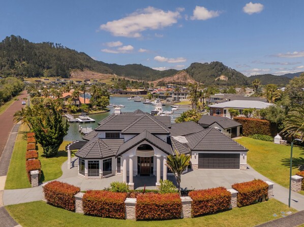 Exterior - Amalfi - Pauanui Holiday Home (Pauanui)