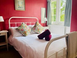 3 عدّة غرف نوم ومكواة/لوح كي وسرير سفر وواي فاي