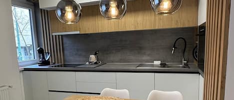 Réfrigérateur, four, plaque de cuisson, lave-vaisselle