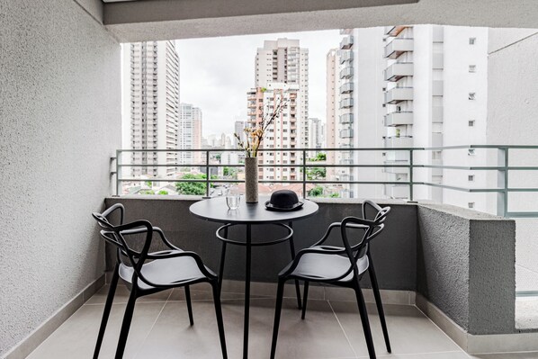 Estudio superior | Balcón