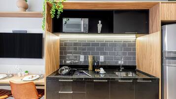 Standard Studio | Private kitchen | Microwave, stovetop, espresso maker, cookware/dishes/utensils