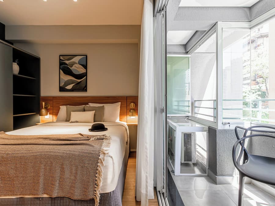 Hypo-allergenic bedding, desk, laptop workspace, free WiFi