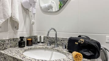 Standard Studio | Bathroom | Shower, hair dryer, bidet, towels