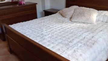 3 bedrooms, bed sheets