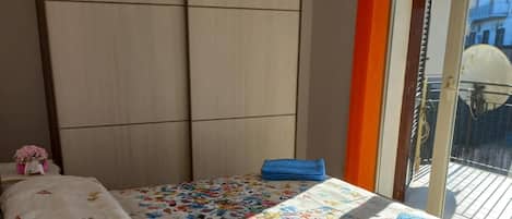 3 bedrooms, bed sheets