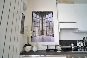 Microwave, dishwasher, coffee/tea maker, cookware/dishes/utensils - Rentopolis Apartments - Palazzo Candiani (Milan)