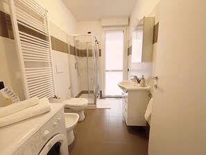 Shower, towels