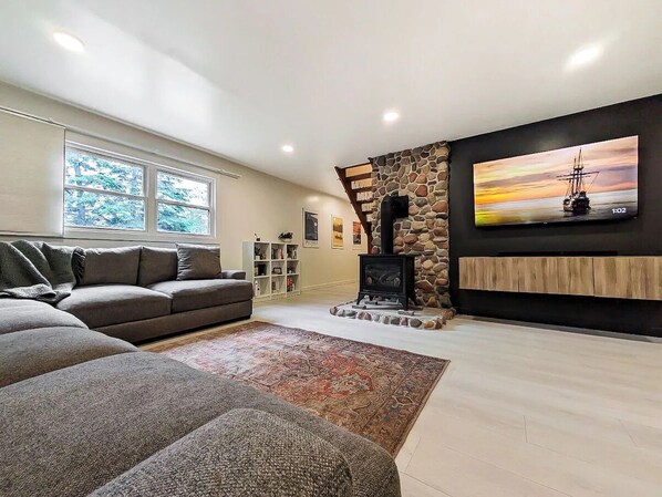 Living area - Charming Countryside Barn with 3BR/2BA Loft Retreat  (Shelbyville)